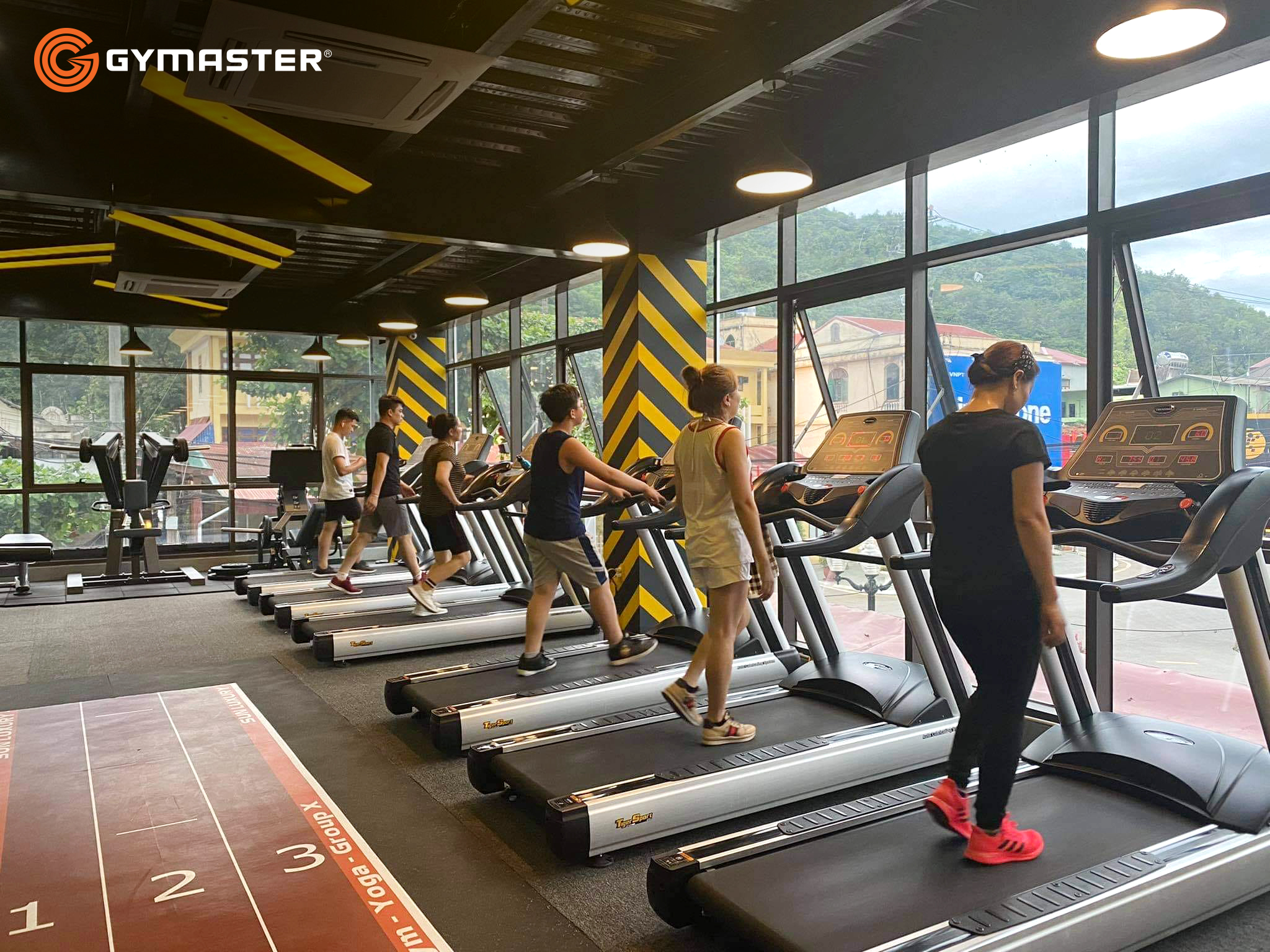 setup phòng gym gymaster sun luxury máy chạy bộ