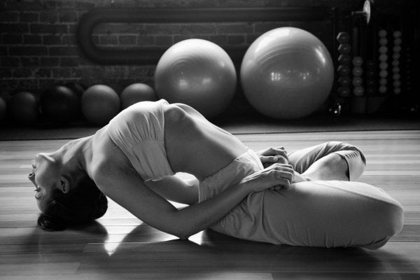 tu-the-yoga_01-1 CHUỖI TƯ THẾ YOGA BẠN NÊN TẬP LUYỆN SAU MỘT NGÀY LÀM VIỆC 1