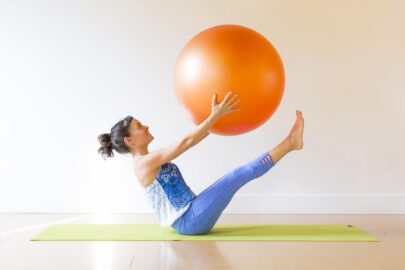 Vì sao Yoga Ball rất tốt cho mẹ bầu và dân văn phòng ? 25