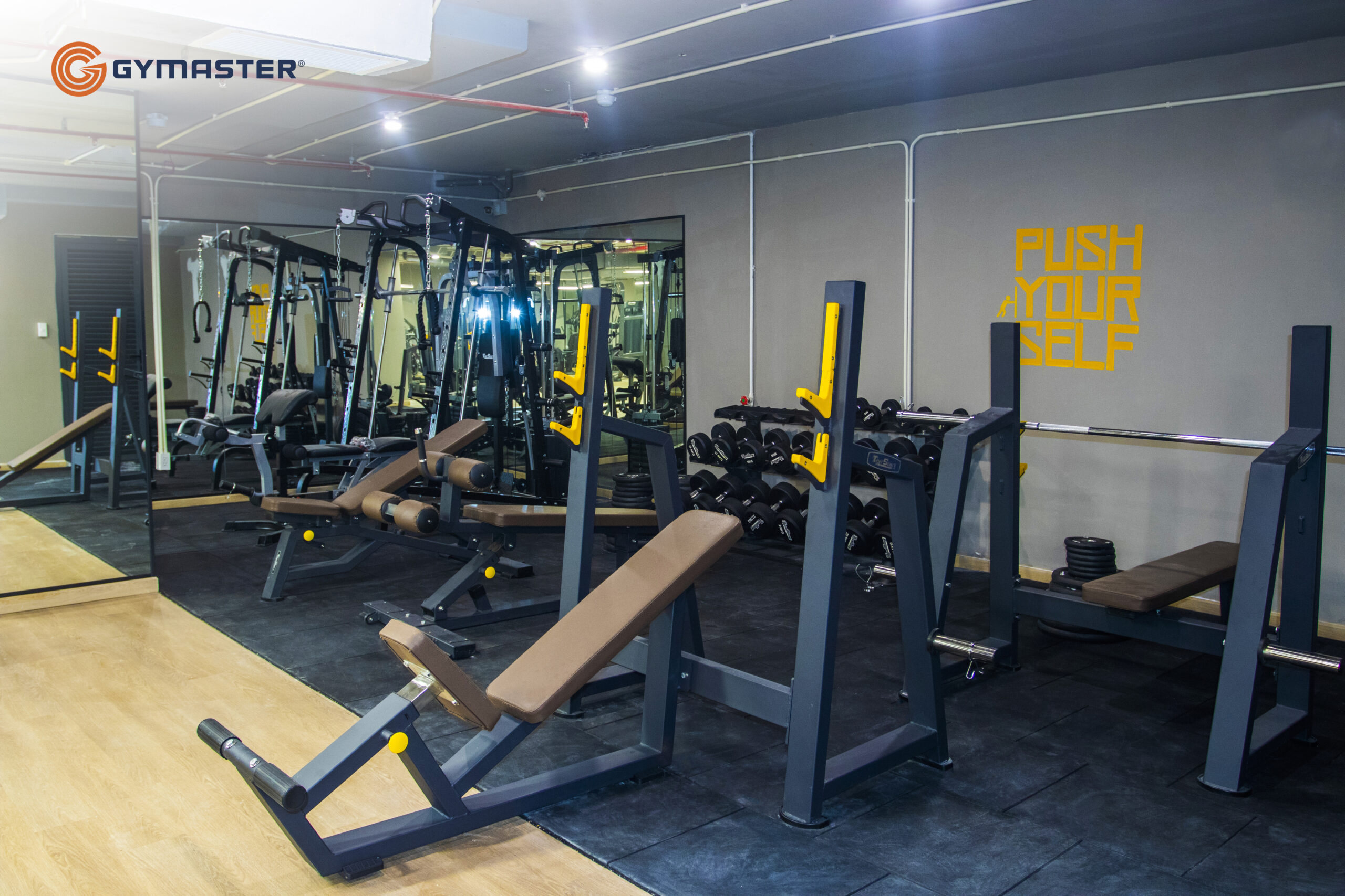 setup phòng gym trường Nam Úc giàn tạ đa năng