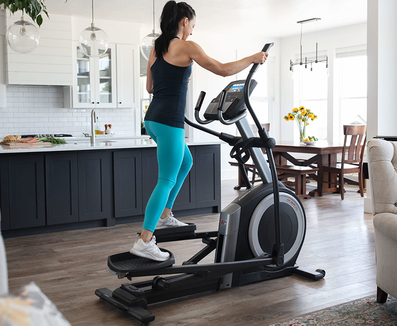 So Sánh Máy Chạy Bộ Trên Không Và Máy Chạy Bộ Điện 3