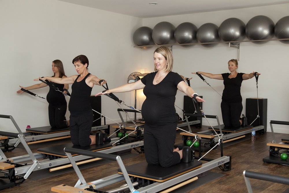 Bà Bầu Tập Pilates Được Không? Lưu Ý & Khi Nào Nên Bắt Đầu 2 Bà Bầu Tập Pilates Được Không? Lưu Ý & Khi Nào Nên Bắt Đầu 2