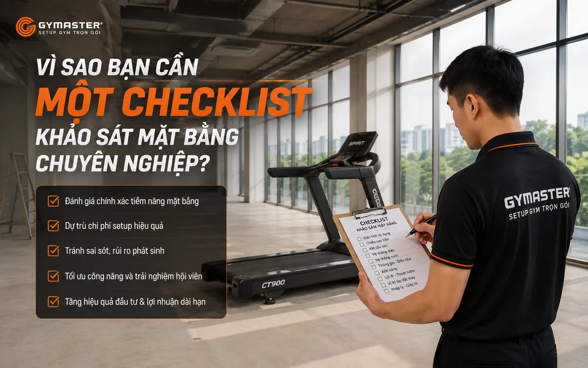 Chuyên gia Gymaster đang kiểm tra mặt bằng mở phòng gym với checklist chuyên nghiệp, bên cạnh là máy chạy bộ Spirit CT900, minh họa việc khảo sát kỹ lưỡng để tránh sai lầm và giảm thiểu rủi ro.